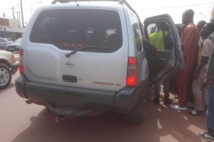 Article : Le gourou, les policiers, le journaliste et le blogueur