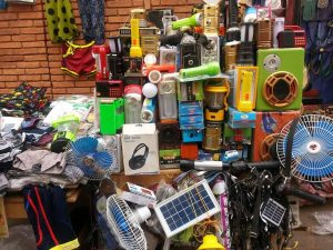 Article : A Ouagadougou, le marché des lampes solaires se développe